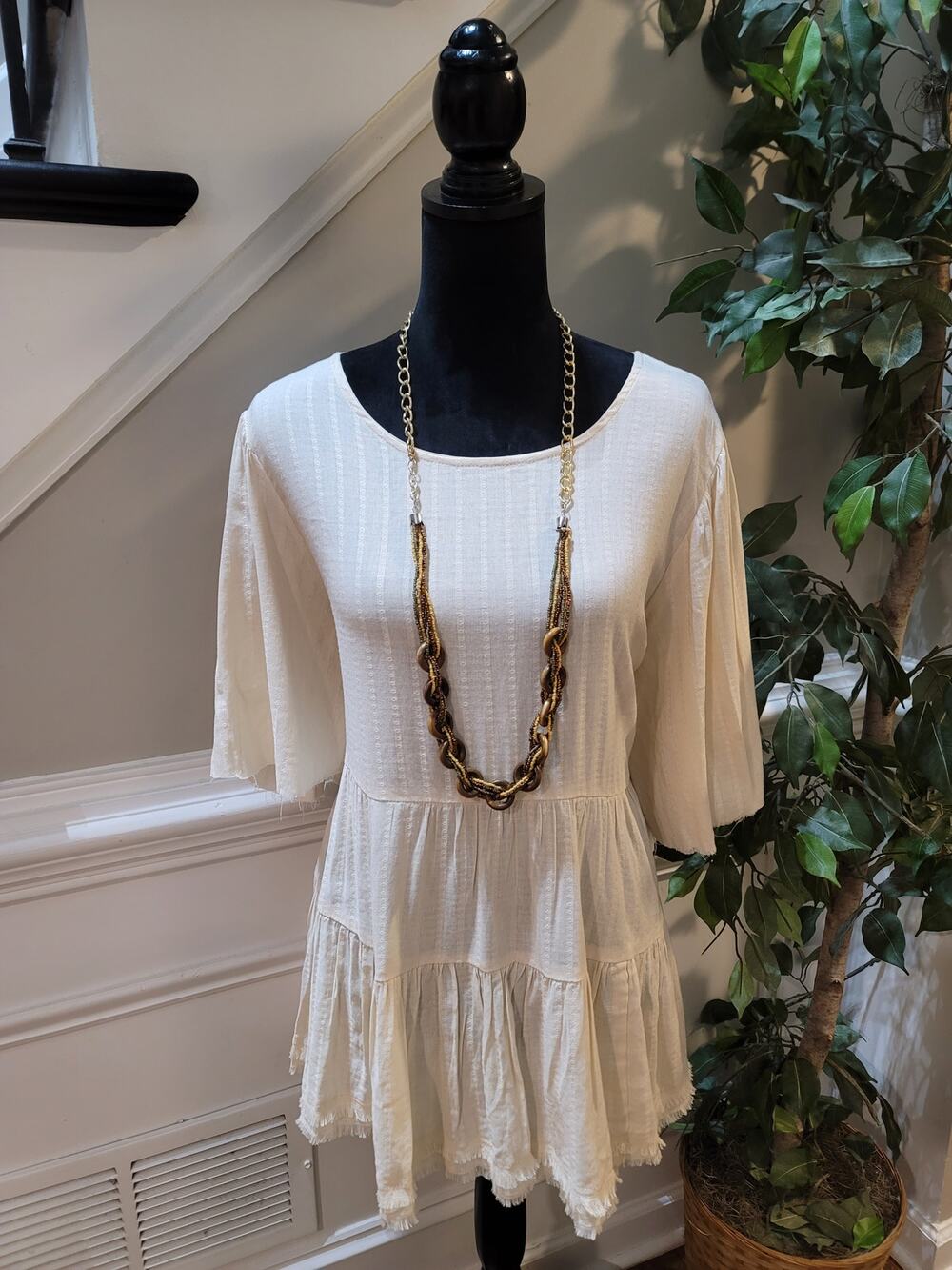 Cato Blouse Top Women SZ 22/24W Off-White Tiered Raw Edge Keyhole Flutter Sleeve